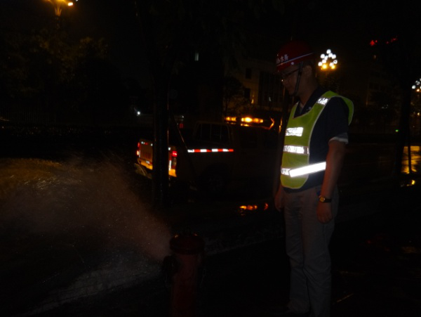 沖洗管網(wǎng)保水質(zhì) 安全巡查責(zé)任重