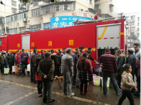 集團(tuán)公司消防環(huán)衛(wèi)緊急聯(lián)動送水 緩解上江北用戶節(jié)前用水難