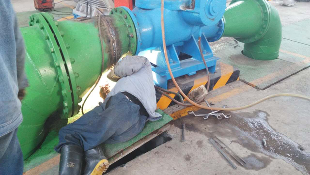 連續(xù)奮戰(zhàn) 按計劃完成設備改造