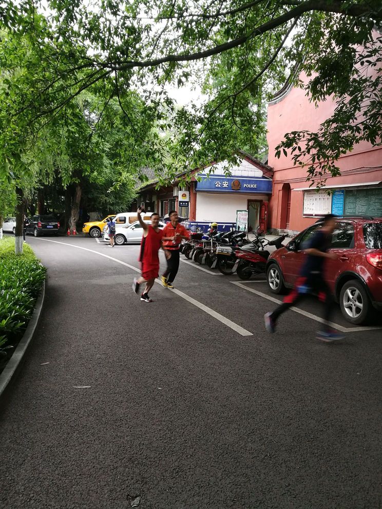 集團公司舉辦“快樂工作、健康生活”職工登山比賽