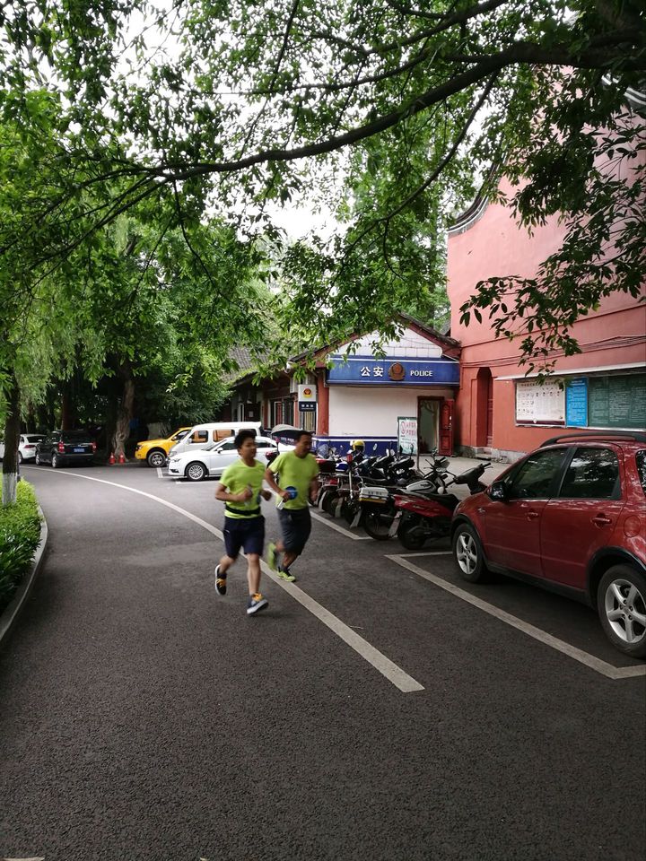 集團公司舉辦“快樂工作、健康生活”職工登山比賽