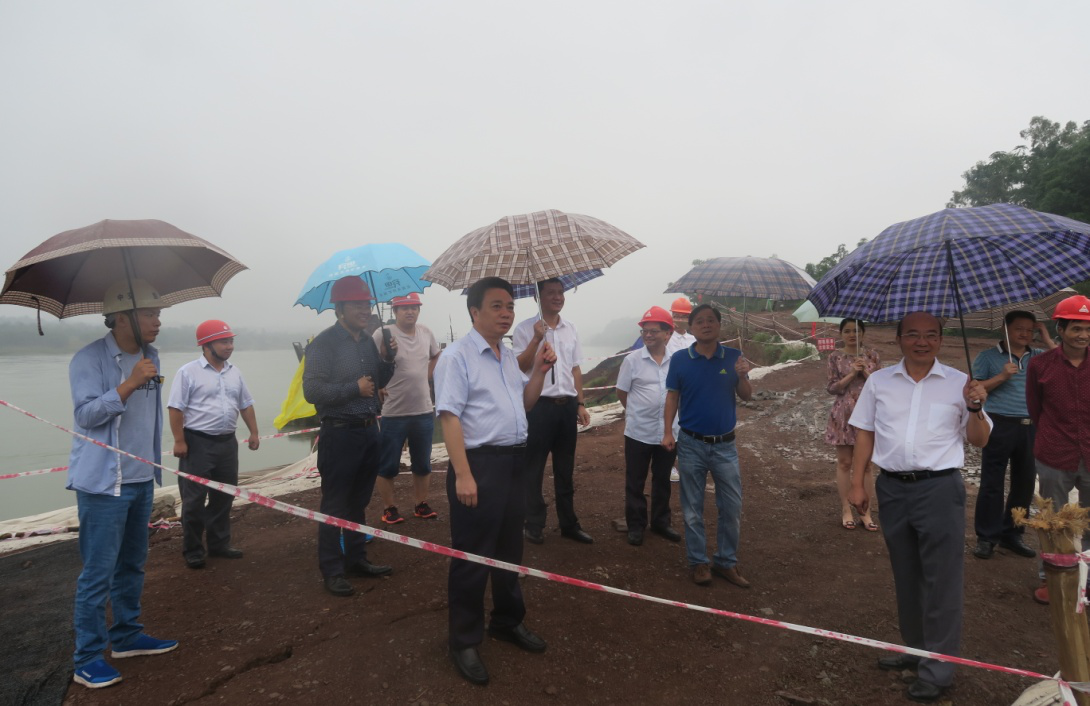 市水務(wù)局黨委書(shū)記、局長(zhǎng)董大華一行調(diào)研五水廠(chǎng)工程