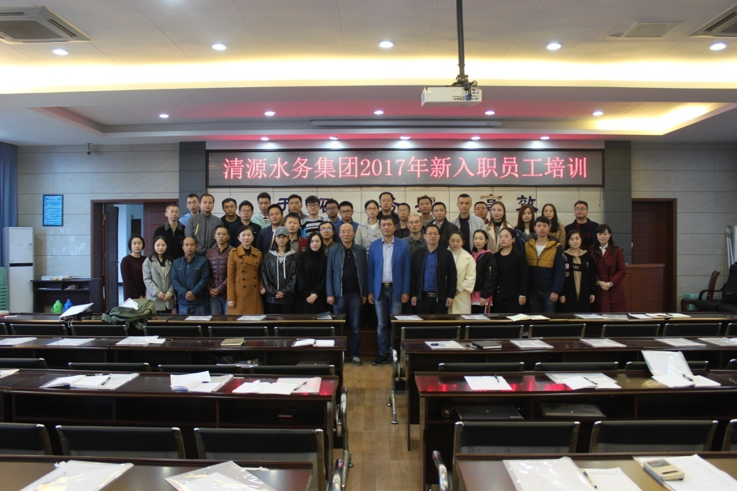 融入團(tuán)隊(duì)、勇于進(jìn)取、齊心協(xié)力促發(fā)展