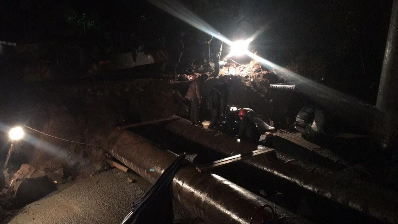 連夜施工戰(zhàn)猶酣 風雨兼程保供水