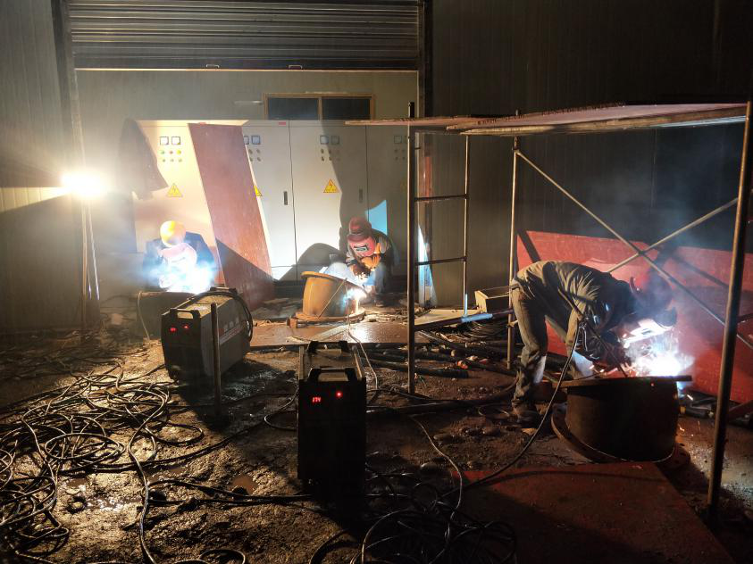 連夜施工戰(zhàn)猶酣 風雨兼程保供水