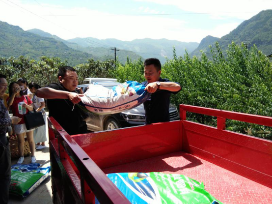 集團(tuán)公司參加栗子村2018年脫貧攻堅(jiān) 座談會