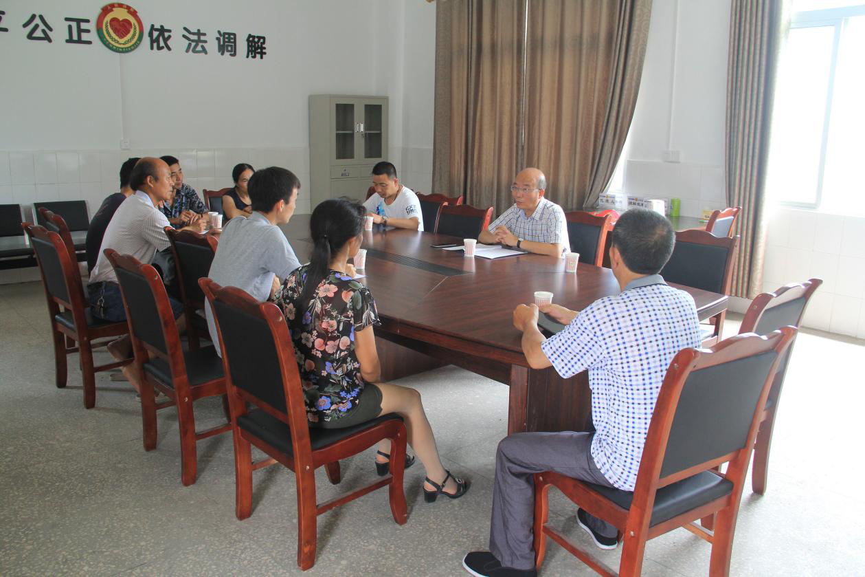 深入扶貧一線，推動“大學(xué)習(xí)、大討論、大調(diào)研”活動落地