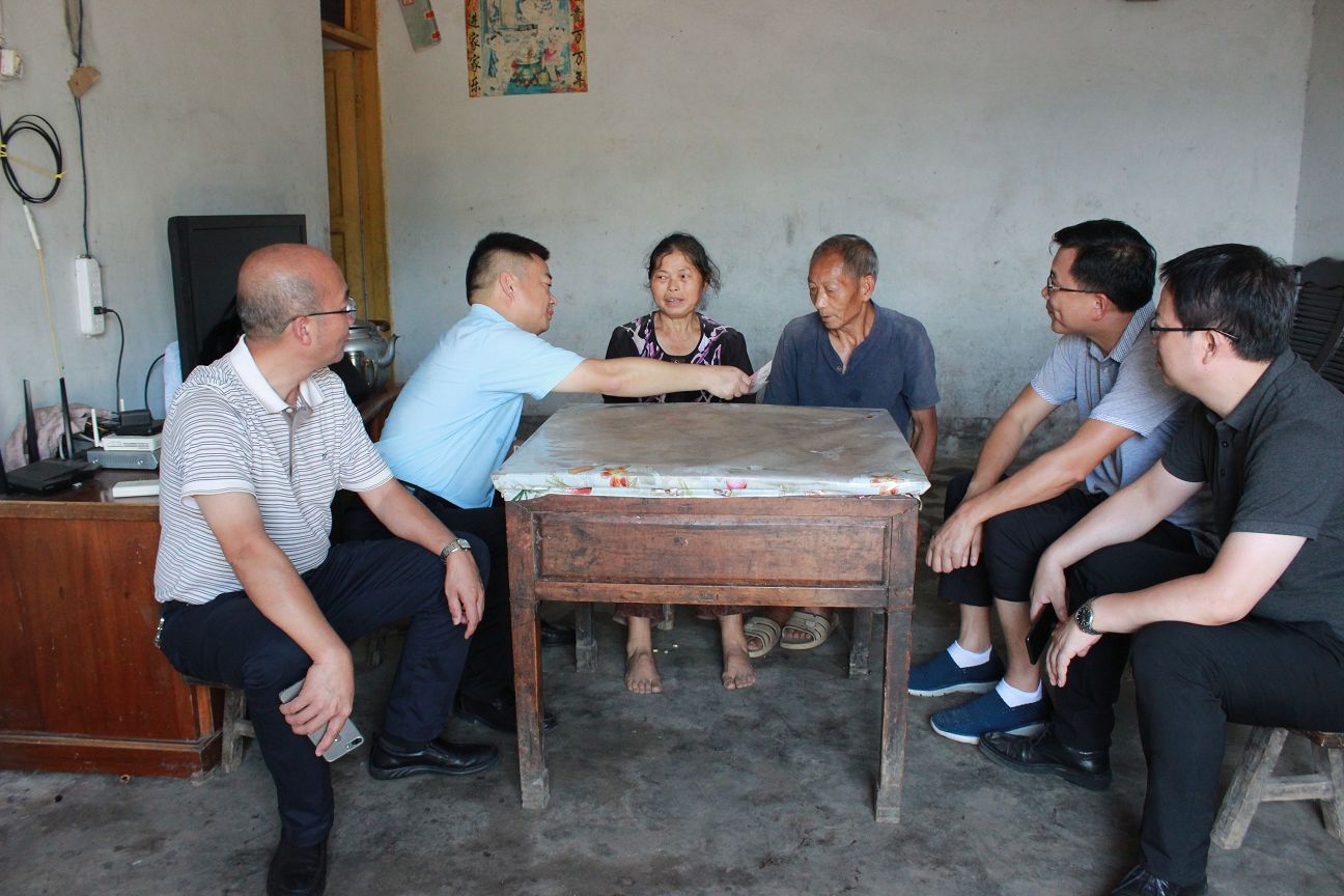 集團公司黨委書記郭彬一行調(diào)研脫貧攻堅工作