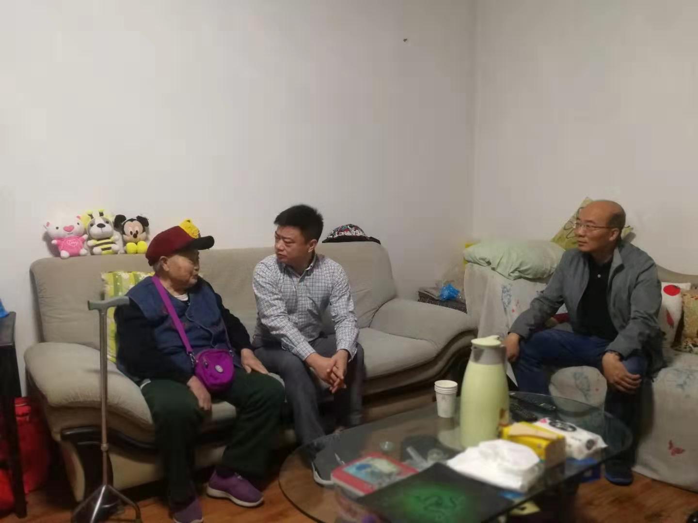 慰問(wèn)英雄家屬  送上節(jié)日問(wèn)候