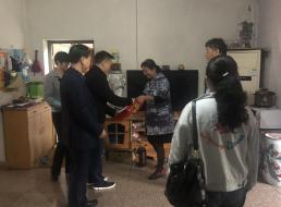 走訪慰問困難戶，真情關(guān)愛暖人心