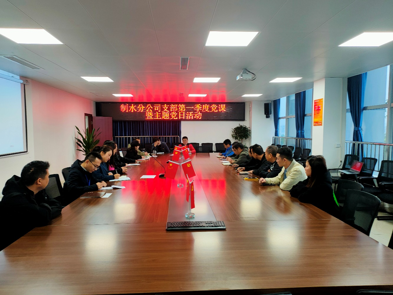 弘揚雷鋒精神，在平凡中成就不平凡