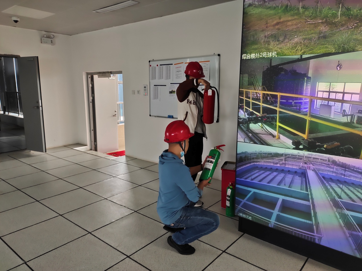 公服集團(tuán)清源水務(wù)公司開(kāi)展消防日安全大檢查